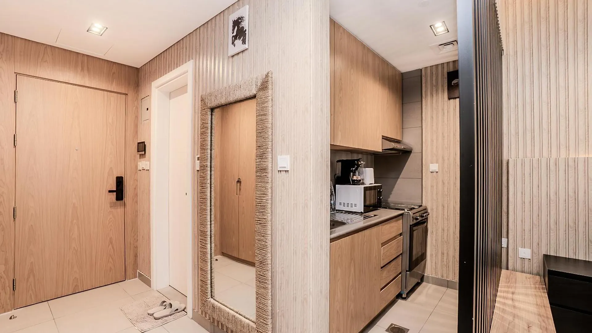 Studio Apartment With Balcony - Infinity View Sharjah 0*,  Emirados Árabes Unidos