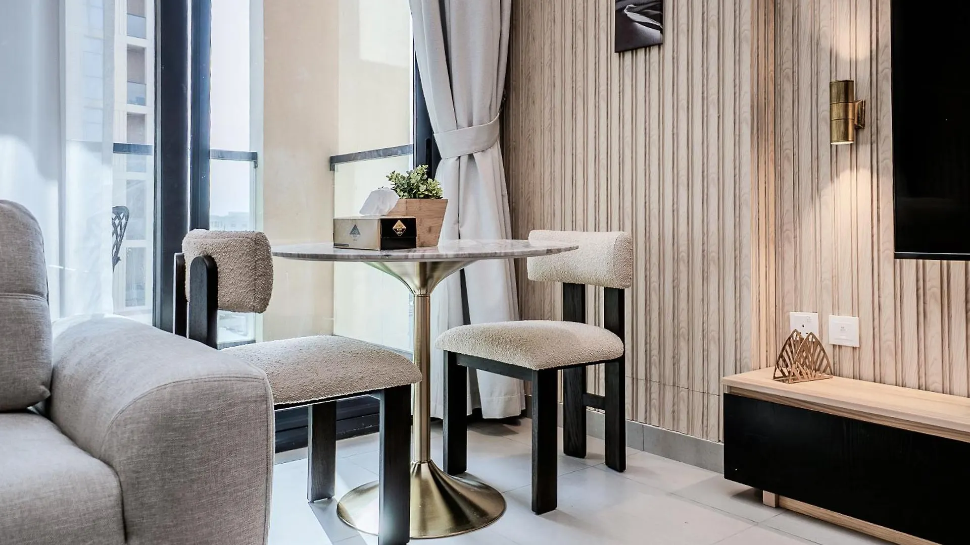 Studio Apartment With Balcony - Infinity View Sharjah