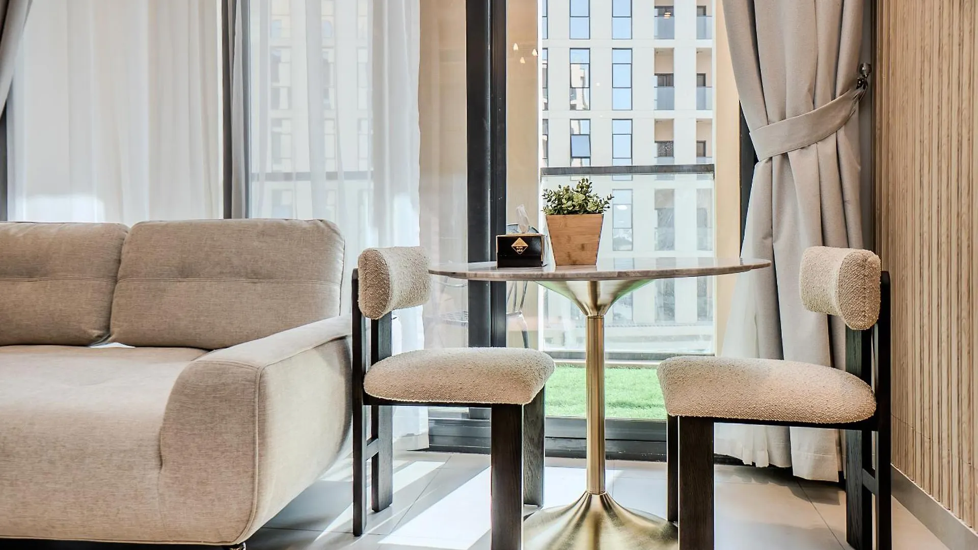 Studio Apartment With Balcony - Infinity View Sharjah 0*,