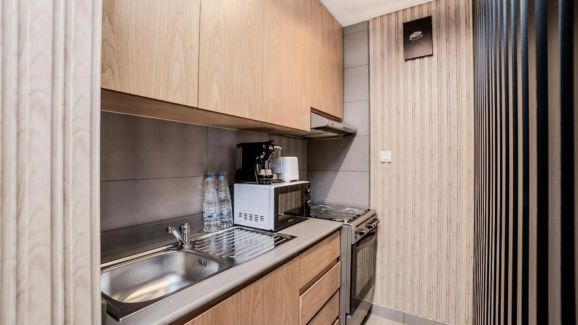 Studio Apartment With Balcony - Infinity View Sharjah 0*,  Emirados Árabes Unidos